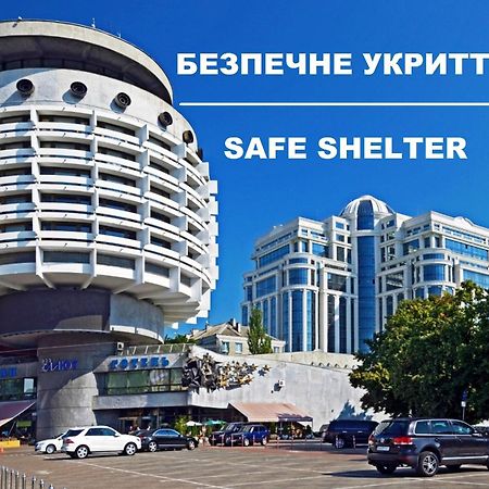 Salute Hotel Kyiv Exterior photo