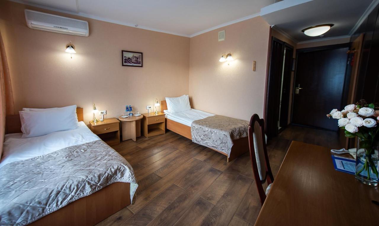 Salute Hotel Kyiv Exterior photo