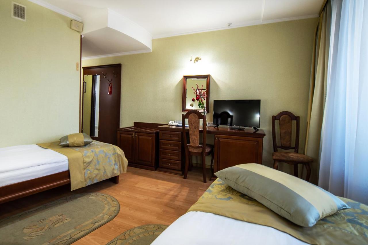 Salute Hotel Kyiv Exterior photo